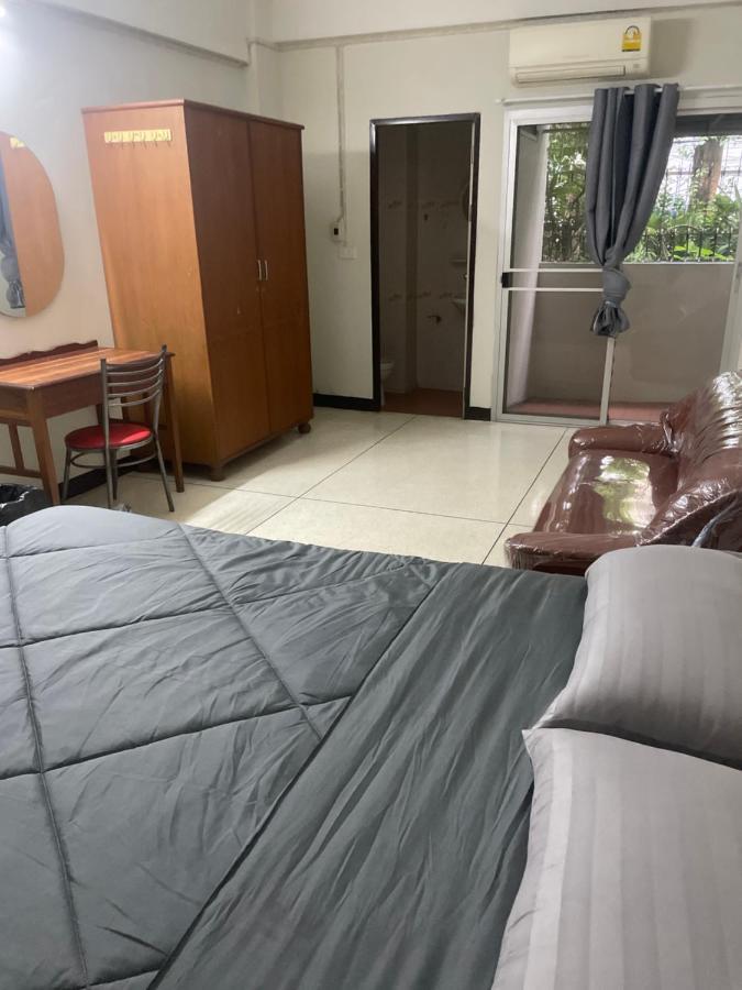 Viriyapon Lägenhet Bangkok Exteriör bild
